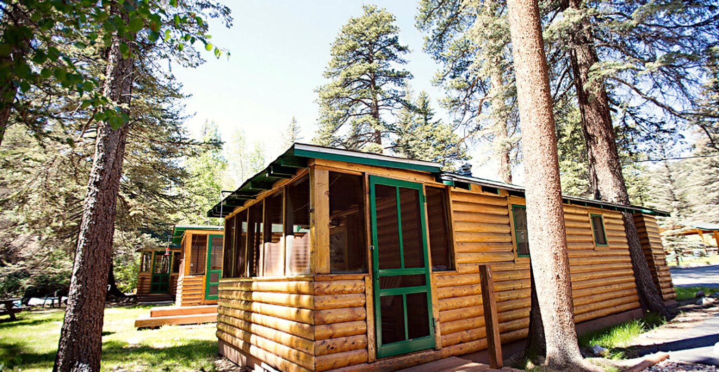 This charming Estes Park cabin getaway is perfect for vacations in Colorado.