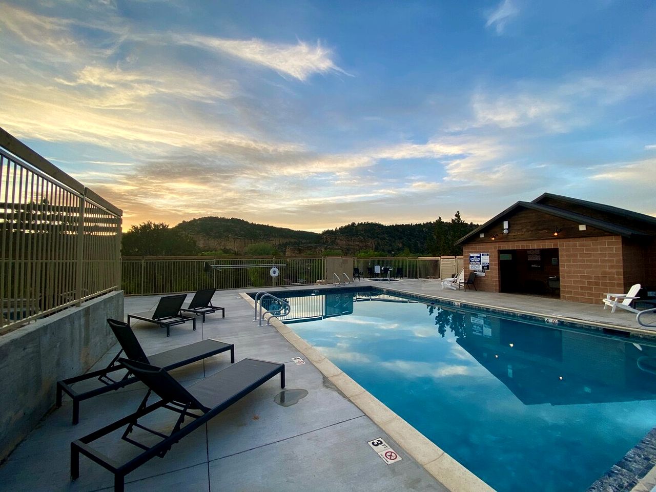 Chic Weekend Getaway Perfect for Visiting the Grand Canyon in Utah