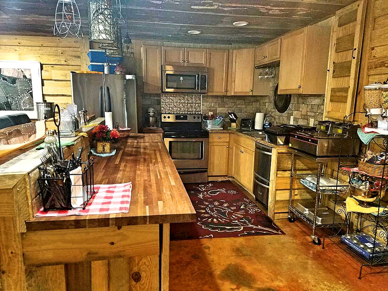 Weekend Getaway Accommodation with Breakfast Included near Savannah, Georgia