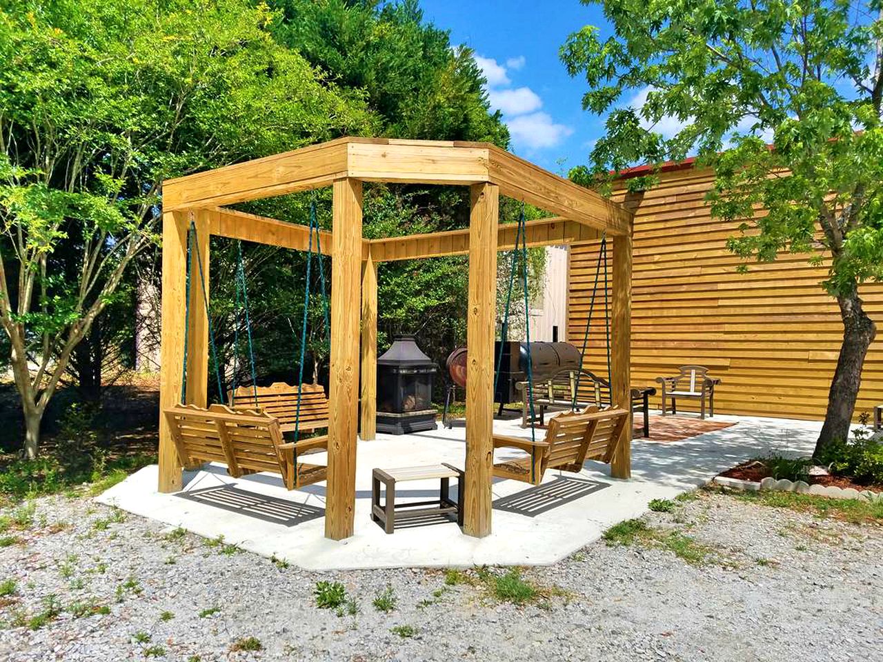 Weekend Getaway Accommodation with Breakfast Included near Savannah, Georgia