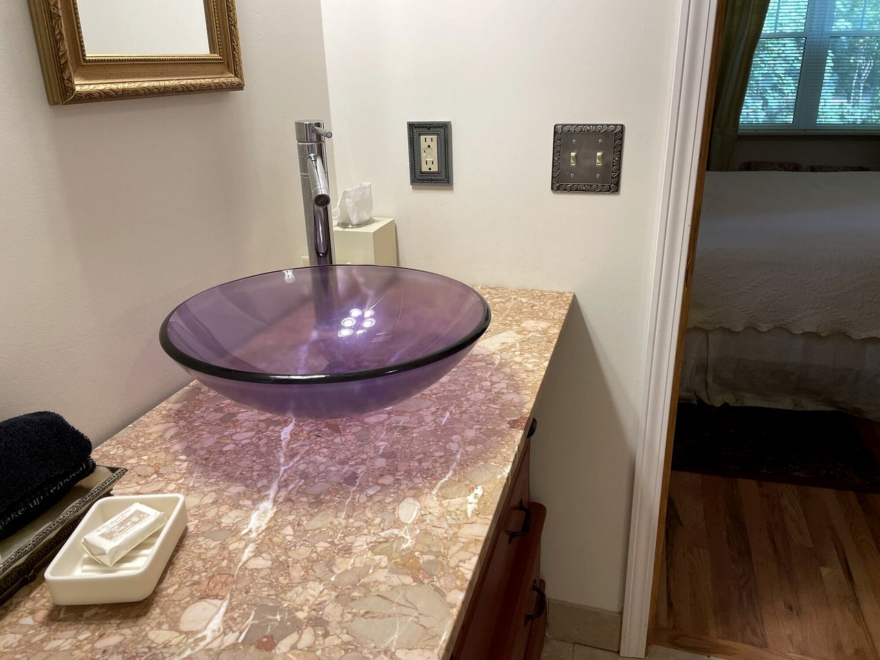 Comfortable Weekend Getaway with Breakfast Available in Elkhorn, Wisconsin