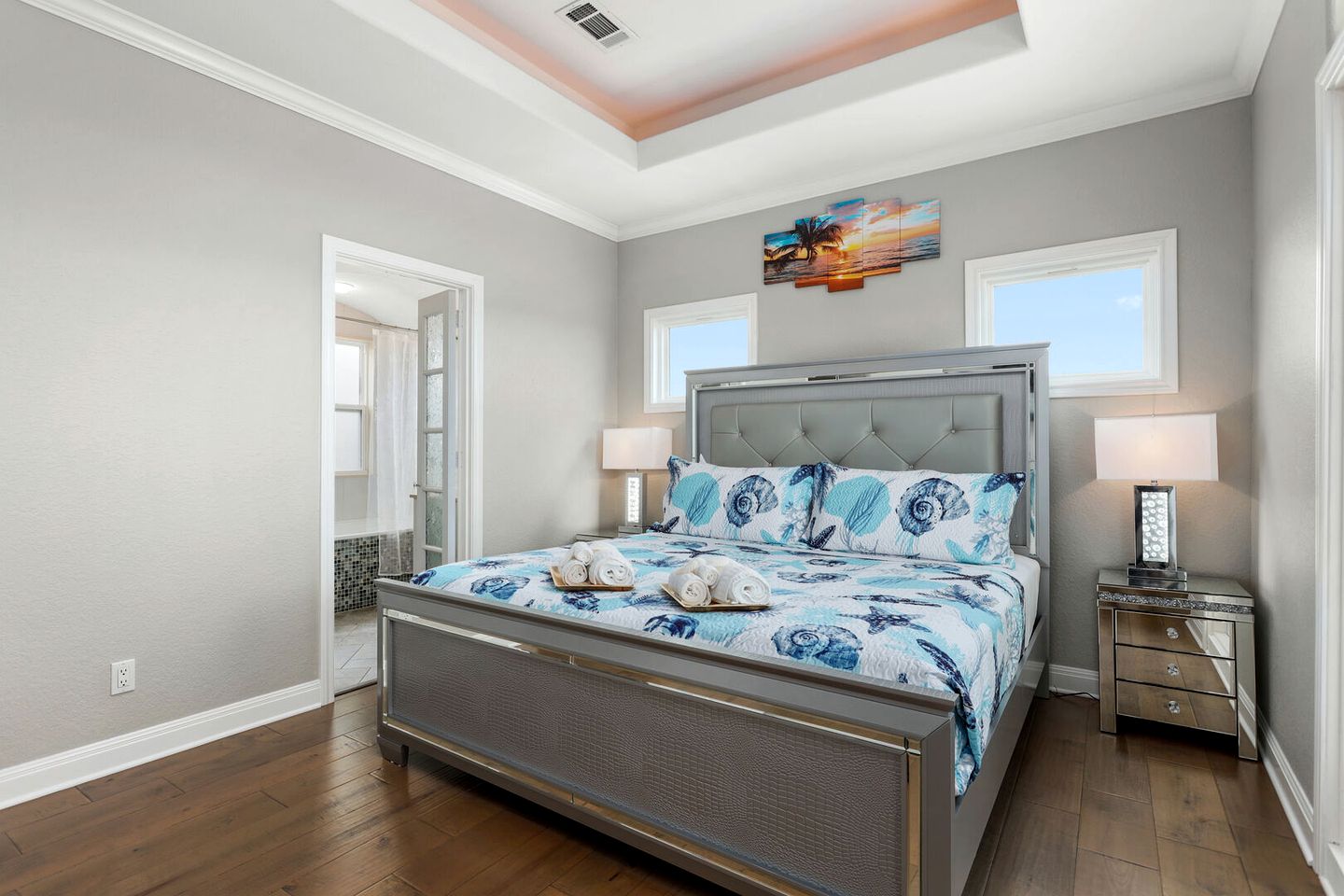 Beautiful Modern Vacation Rental with Blissful Bay Views for a Relaxing Escape in League City, Texas