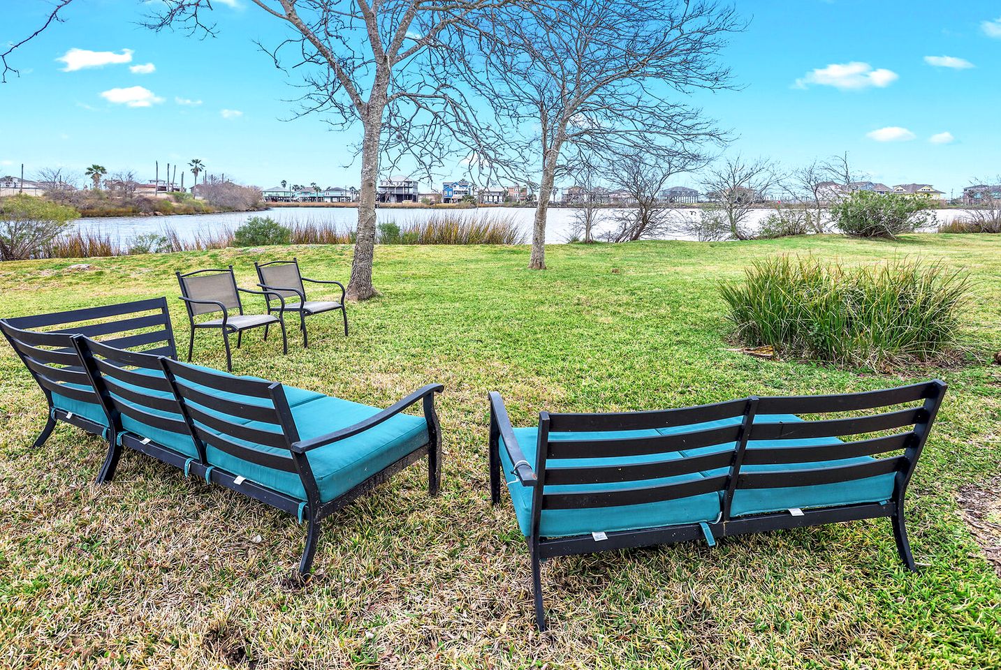 Beautiful Modern Vacation Rental with Blissful Bay Views for a Relaxing Escape in League City, Texas