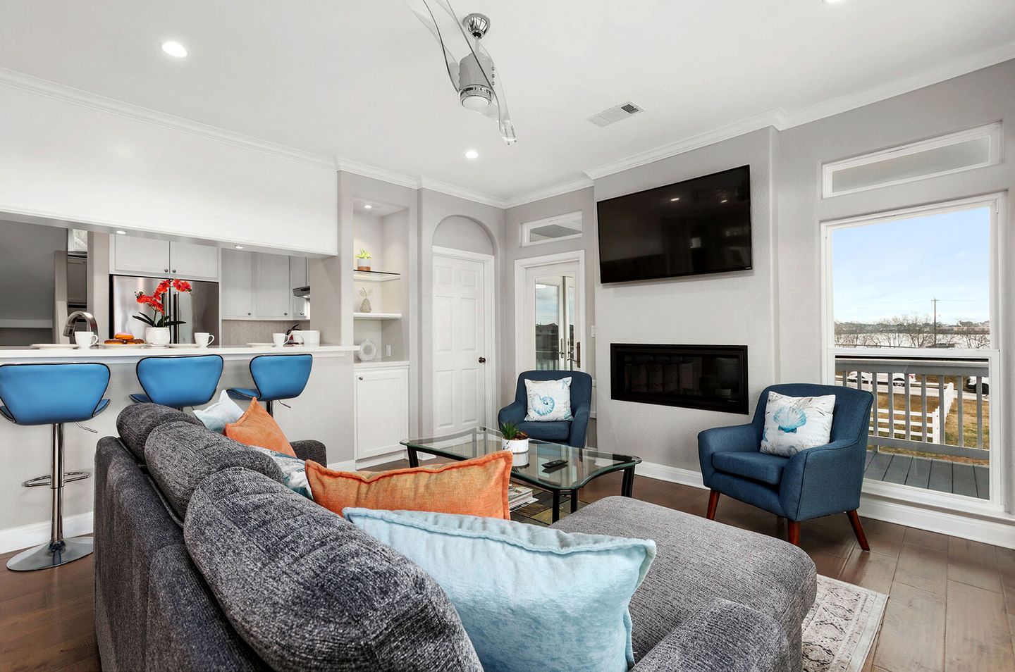 Beautiful Modern Vacation Rental with Blissful Bay Views for a Relaxing Escape in League City, Texas