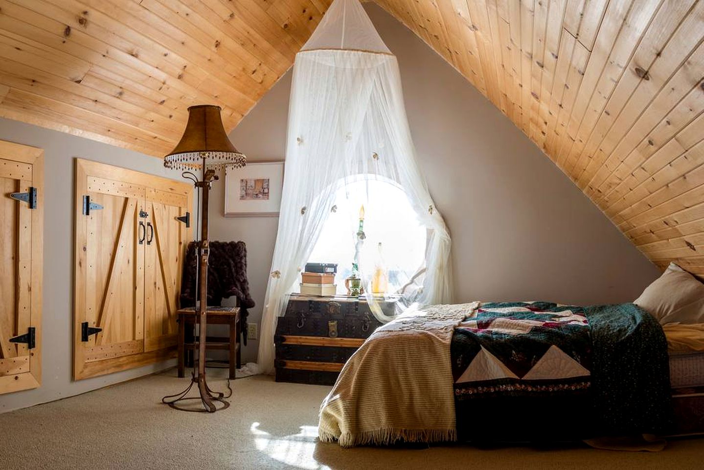 Superb Room for a Romantic Getaway in a Bed and Breakfast in Barrie, Ontario