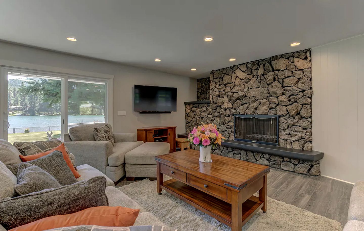 Idyllic Riverside Vacation Retreat with Sandy Beach near Coeur d'Alene Idaho