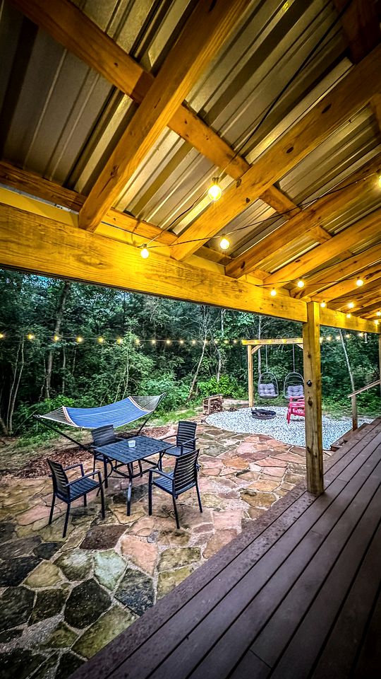 Well-Deserved Nature Getaways in this Fully-Equipped Airstream in Midway, Texas