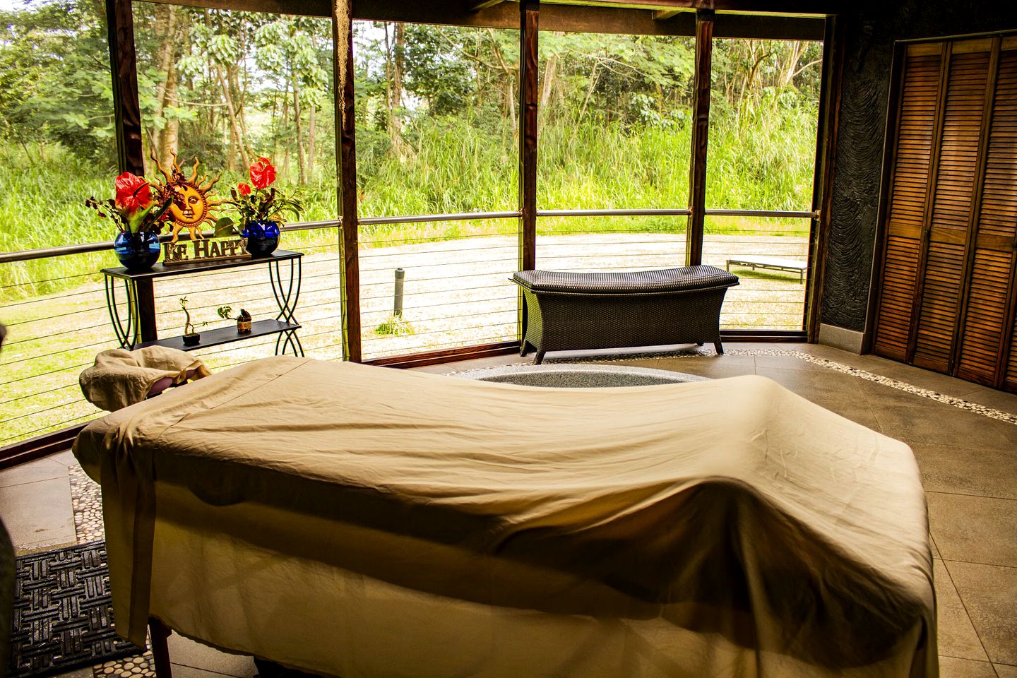 Upscale Lodge Suites on Sustainable Farm and Wellness Retreat near Pahoa, Hawaii