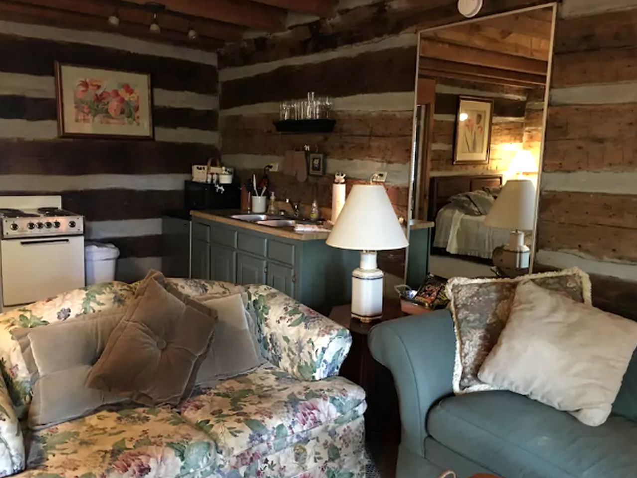 Fully-Furnished Suite Rental with Easy Access to the Great Smoky Mountains in Tennessee