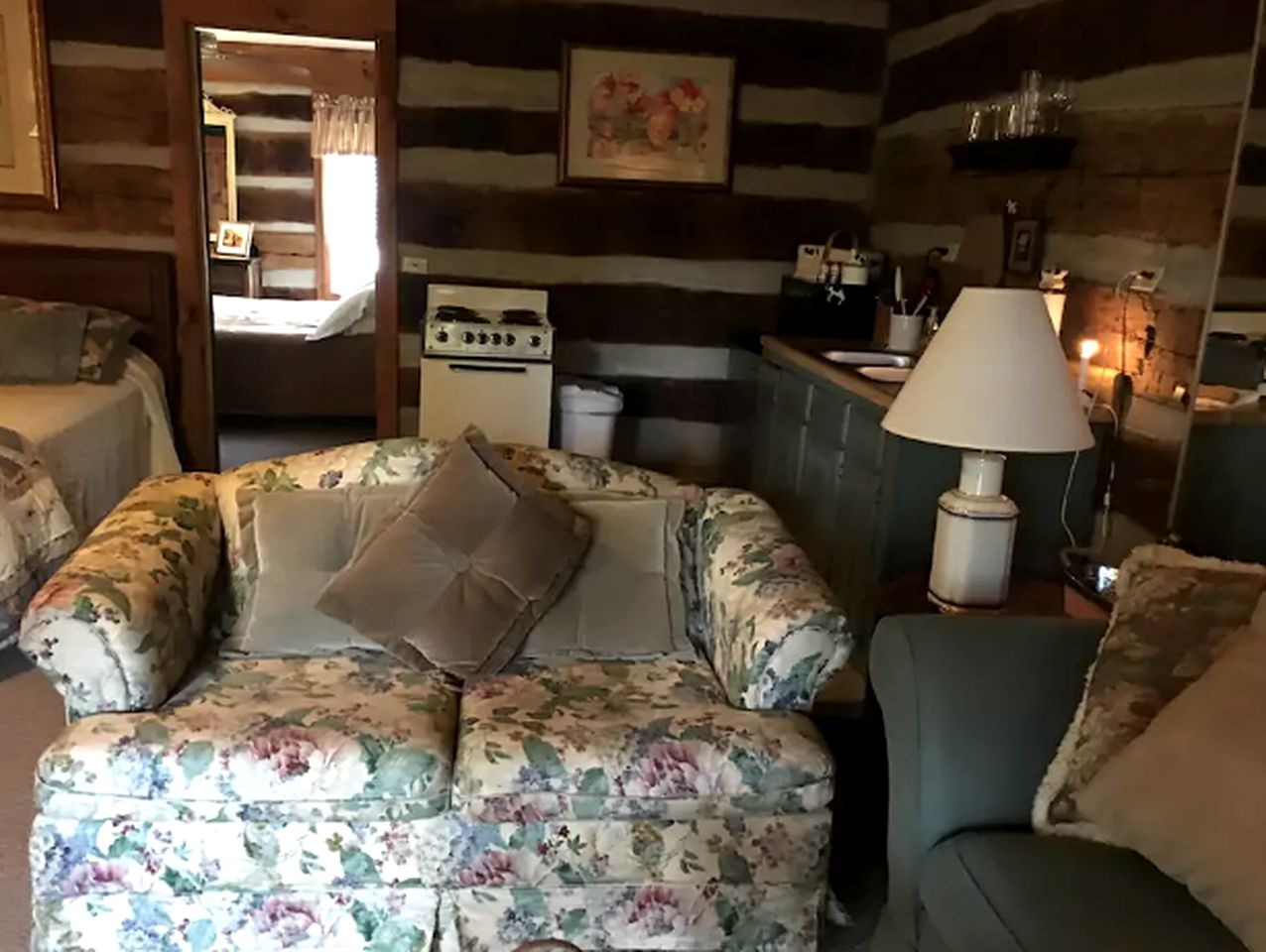 Fully-Furnished Suite Rental with Easy Access to the Great Smoky Mountains in Tennessee