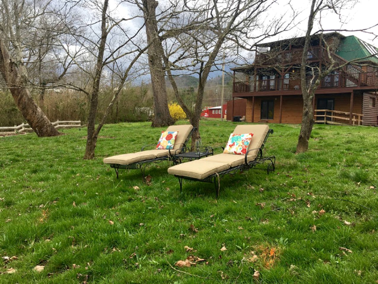 Fully-Furnished Suite Rental with Easy Access to the Great Smoky Mountains in Tennessee