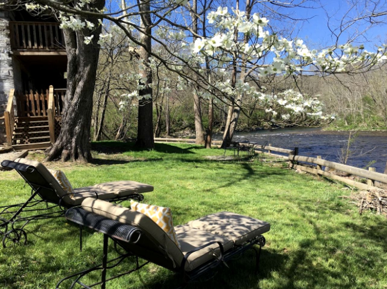 Romantic Suite Rental with Wi-Fi near the Mountains of Tremont, Tennessee