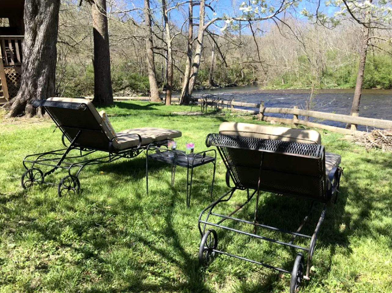 Private Retreat Nestled Amongst the Great Smoky Mountains of Townsend, Tennessee