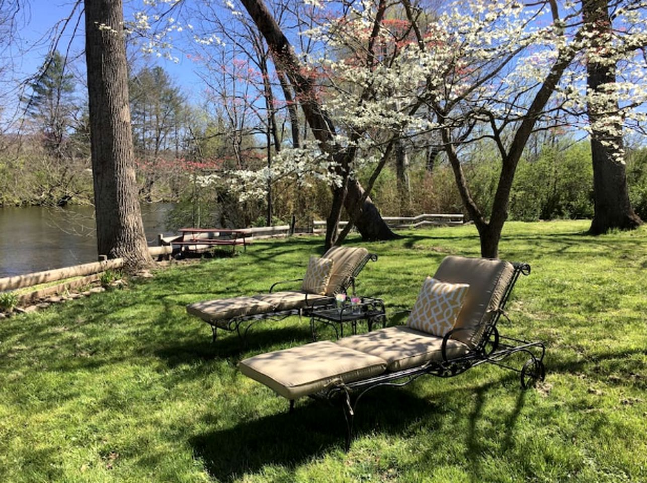Private Retreat Nestled Amongst the Great Smoky Mountains of Townsend, Tennessee