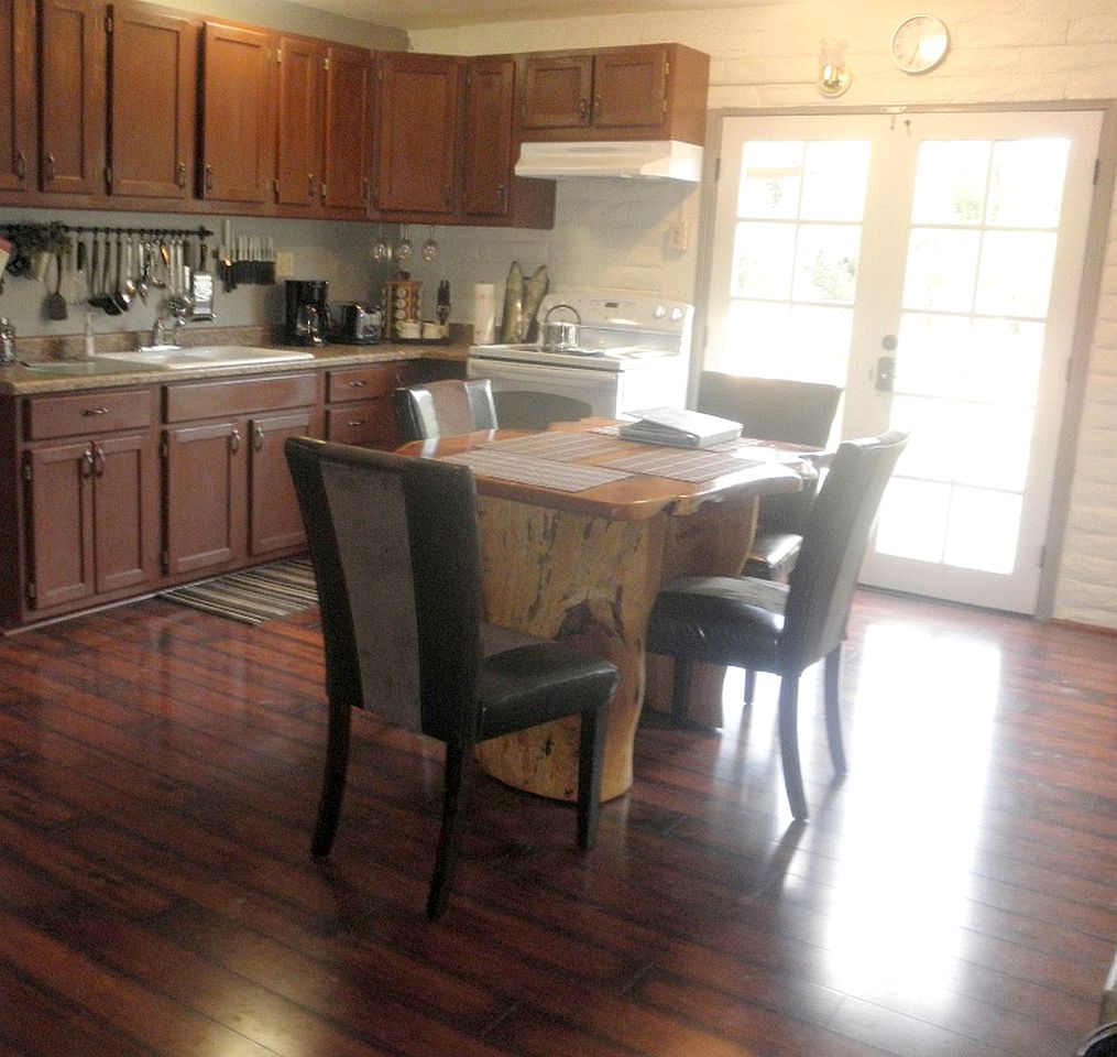 Secluded Family-Friendly Cabin with Outdoor Theme near Phoenix, Arizona