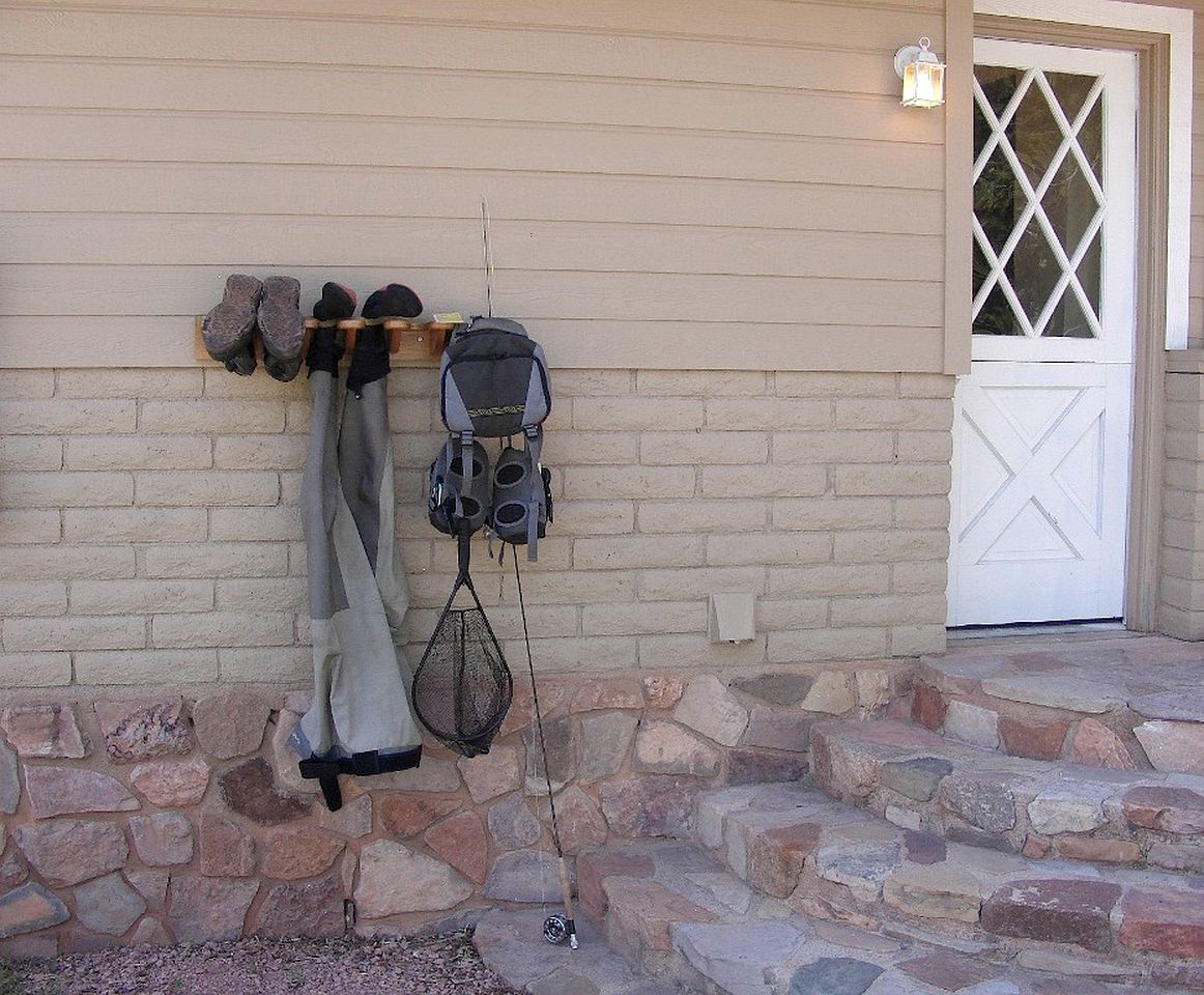 Secluded Family-Friendly Cabin with Outdoor Theme near Phoenix, Arizona