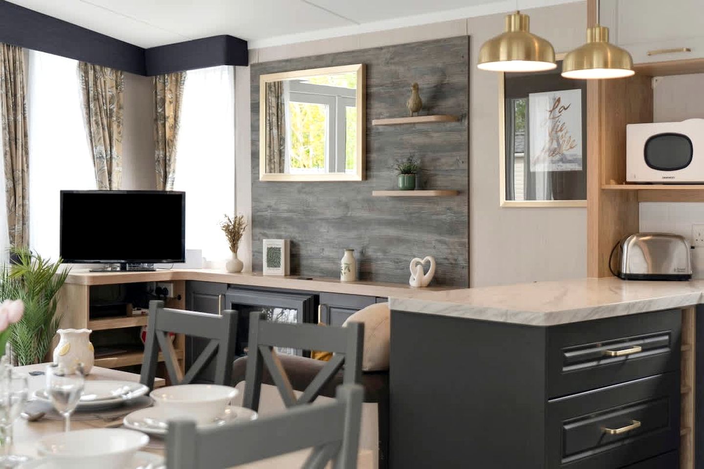 Coastal Family Retreat with Pool, Golf, Beach Access & Starlink WiFi Escape in Scotland, United Kingdom