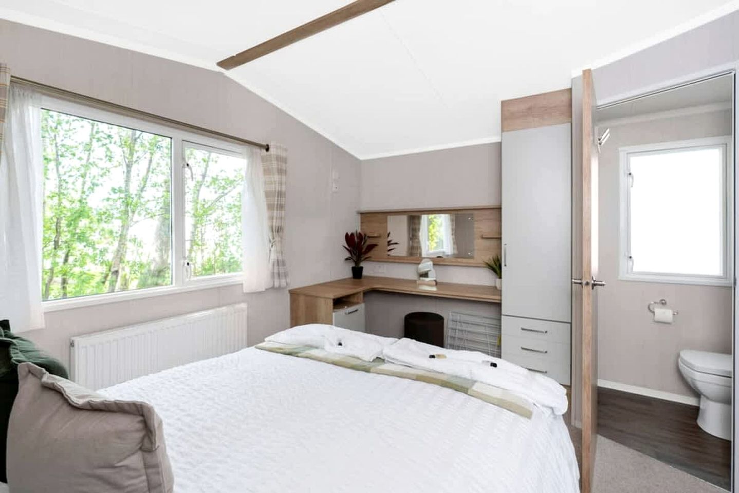 Coastal Family Retreat with Pool, Golf, Beach Access & Starlink WiFi Escape in Scotland, United Kingdom