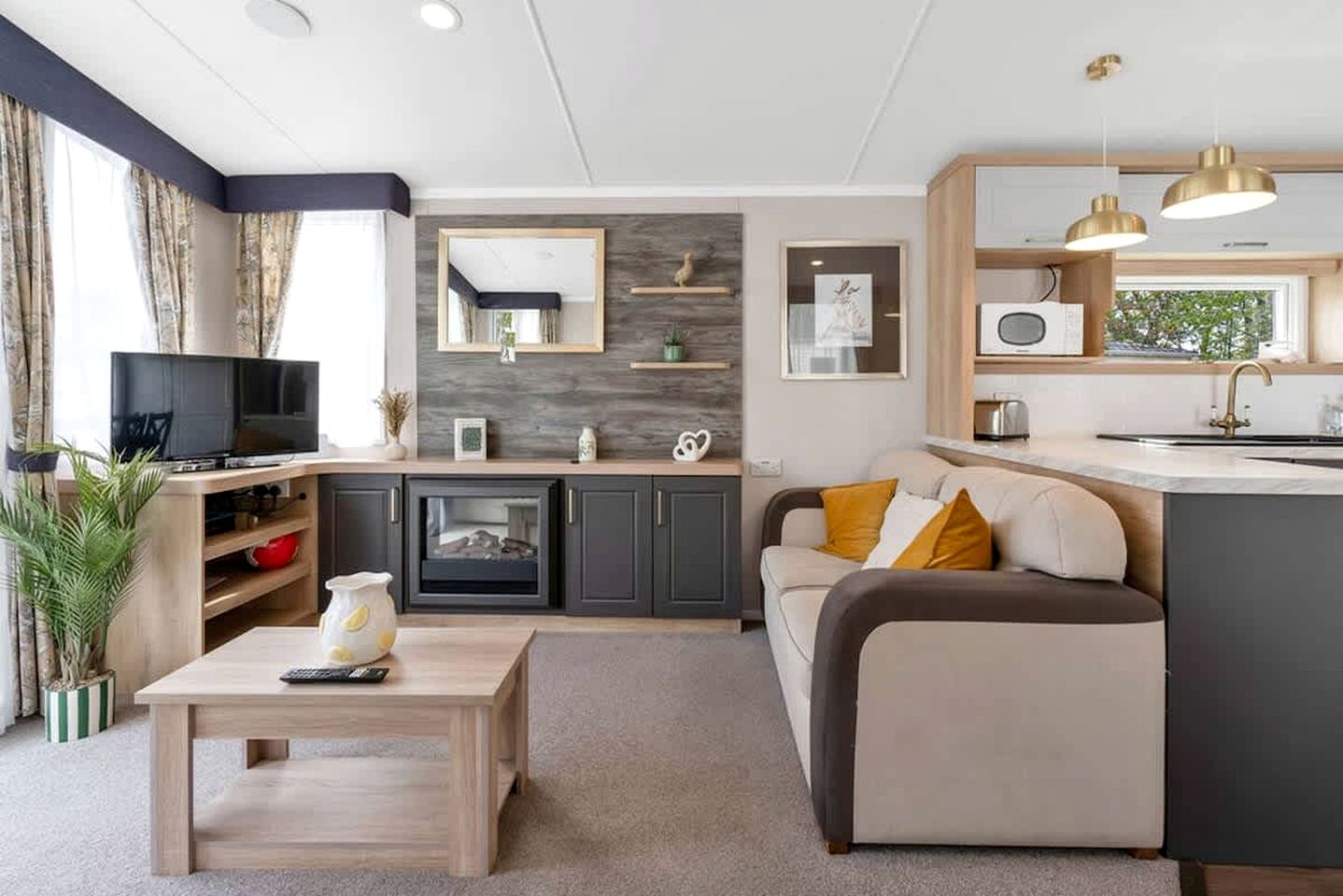 Coastal Family Retreat with Pool, Golf, Beach Access & Starlink WiFi Escape in Scotland, United Kingdom