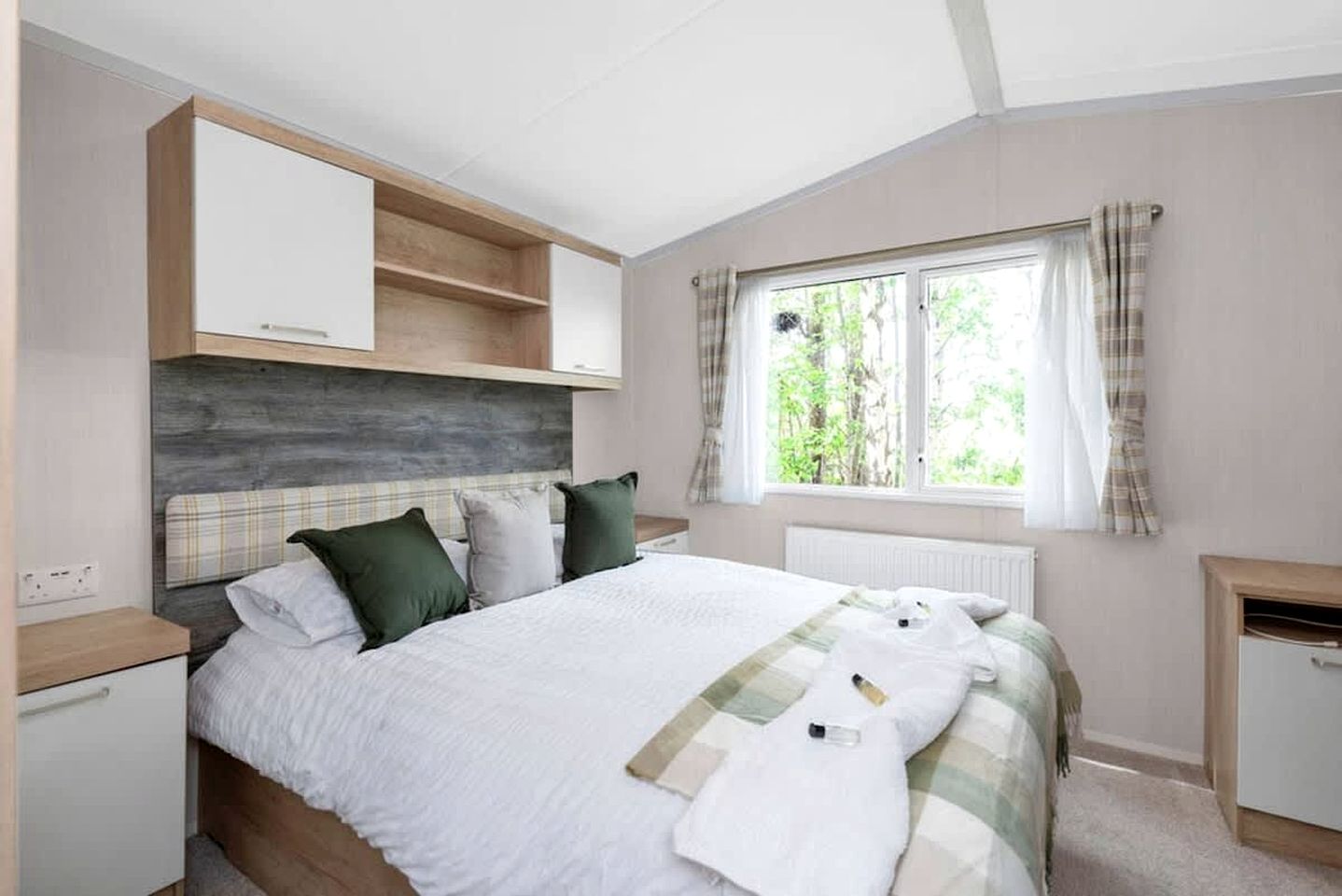 Coastal Family Retreat with Pool, Golf, Beach Access & Starlink WiFi Escape in Scotland, United Kingdom