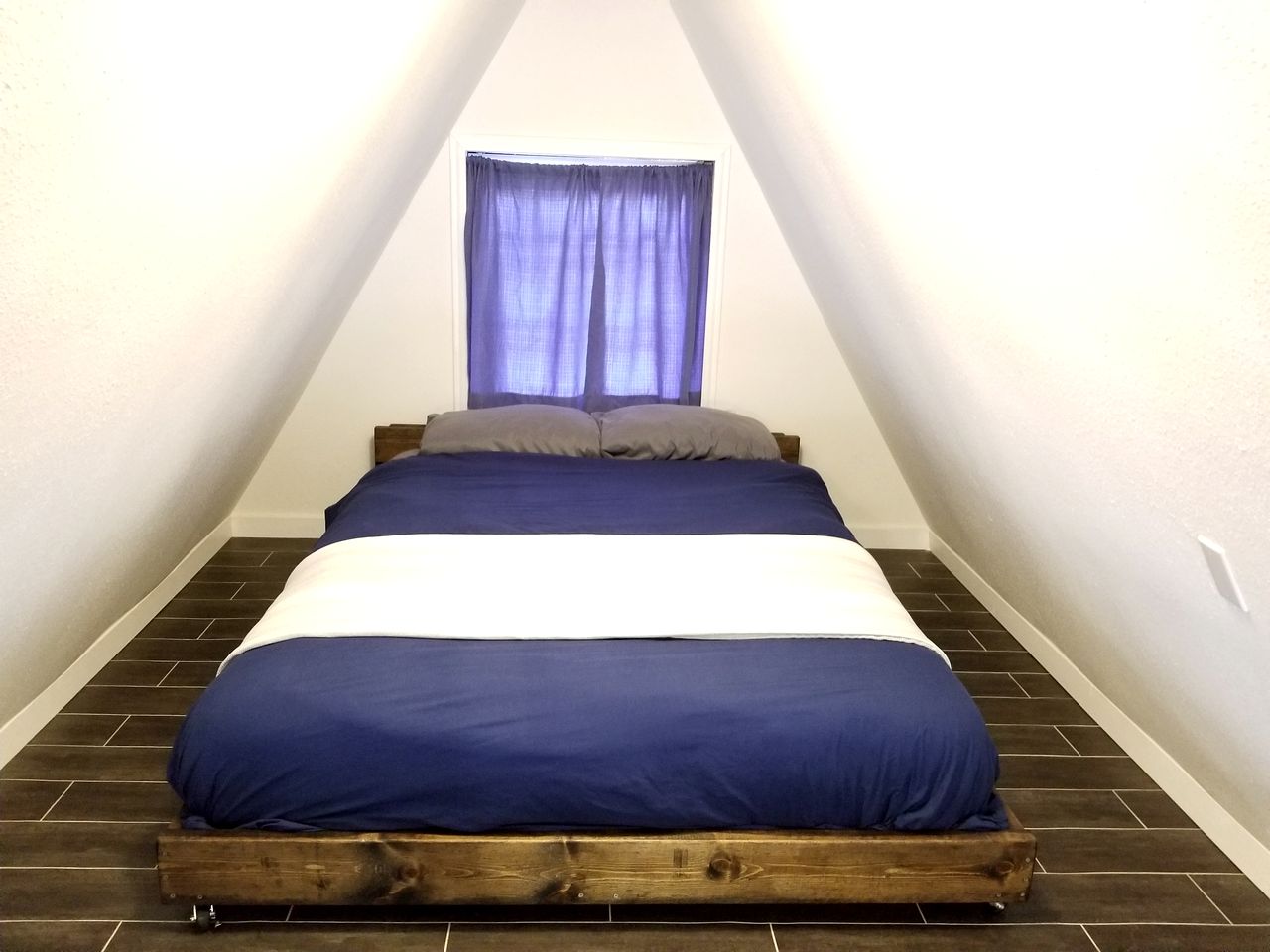 Cozy Lakefront A-Frame Cabin with Dock Access & BBQ Near Lake Cisco, TX