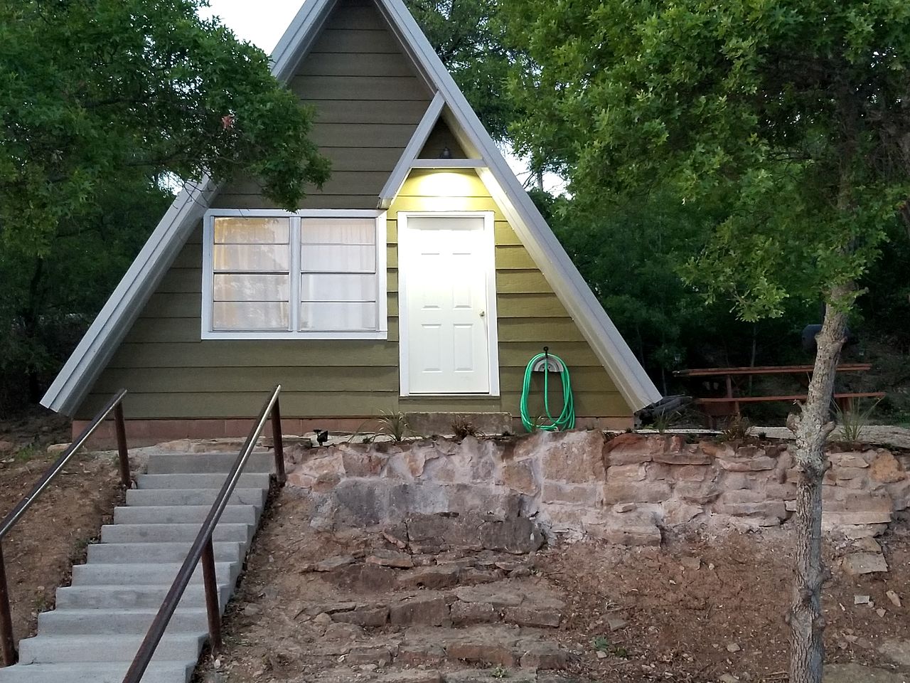 Cozy Lakefront A-Frame Cabin with Dock Access & BBQ Near Lake Cisco, TX