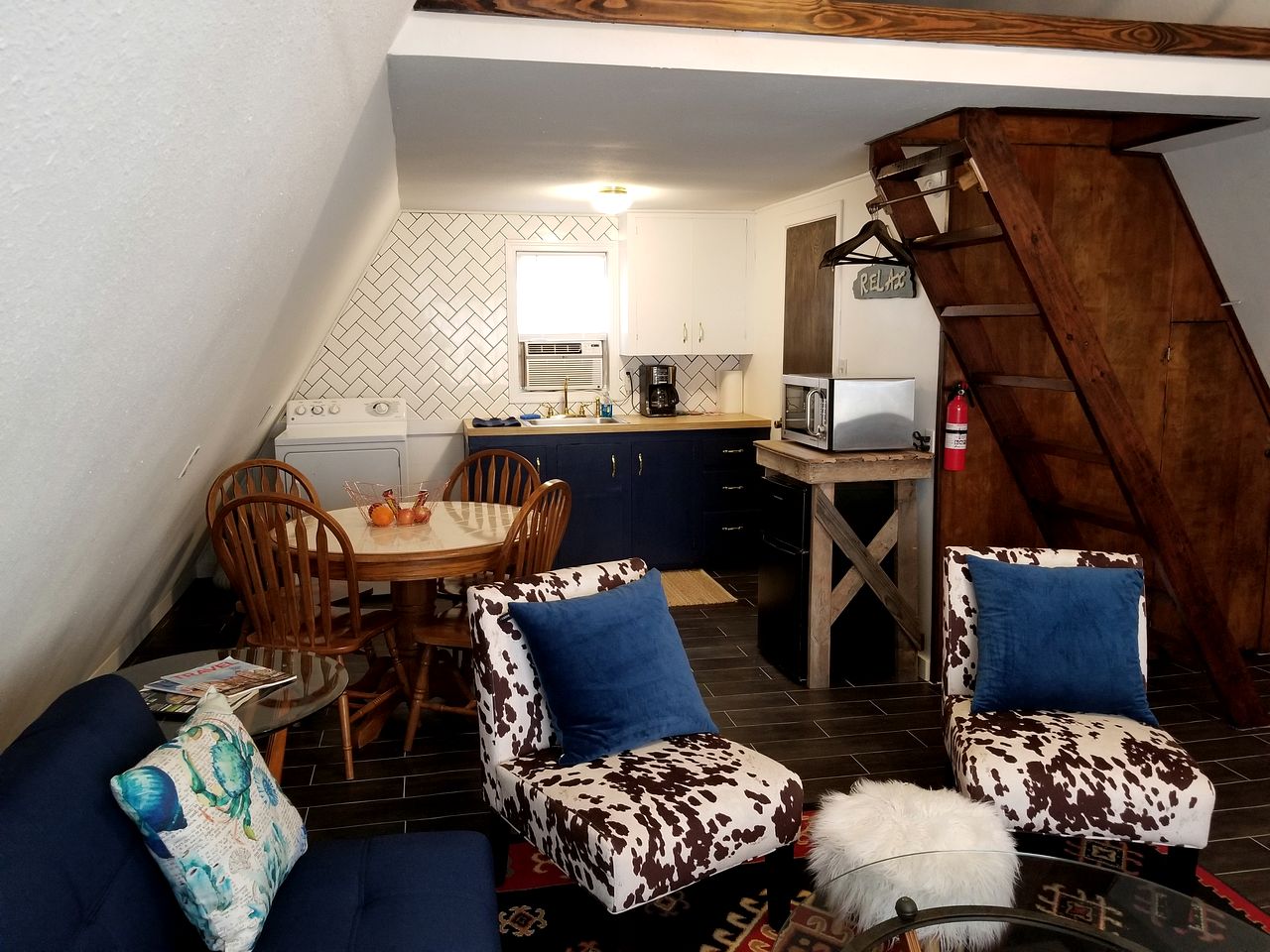 Cozy Lakefront A-Frame Cabin with Dock Access & BBQ Near Lake Cisco, TX