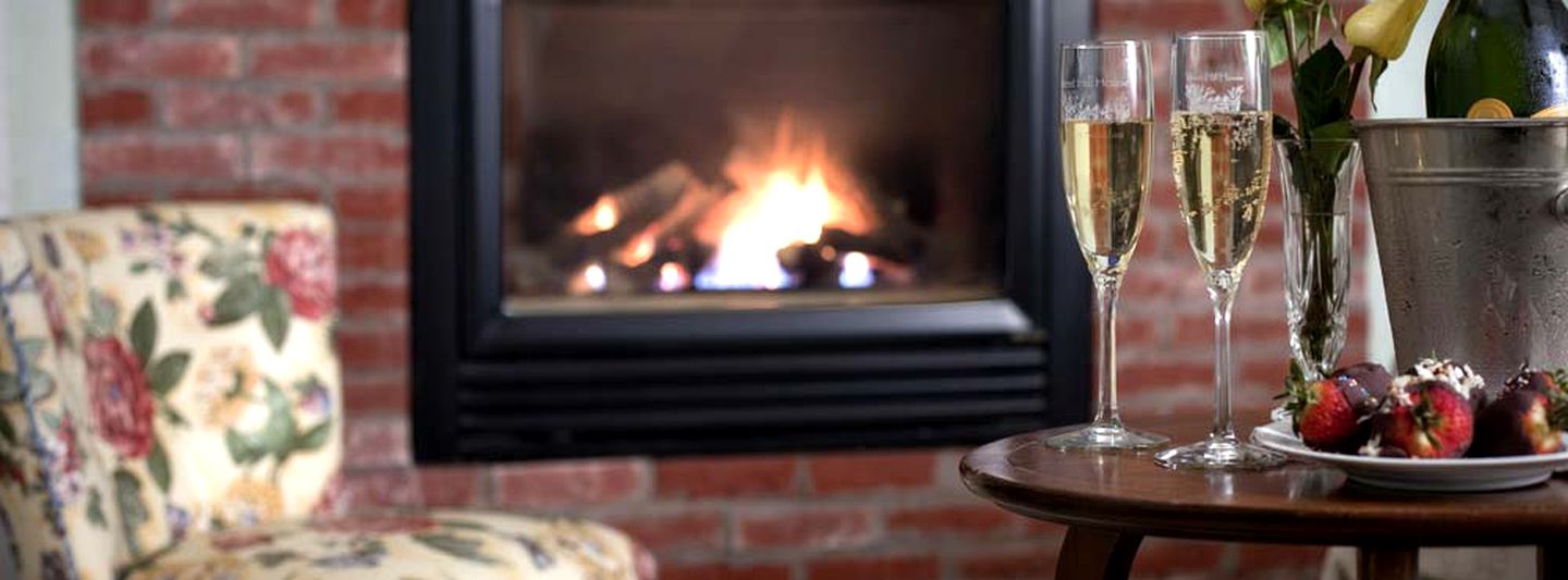 Romantic Couples' Getaway with Jacuzzi Bathtub in Mad River Valley, Vermont