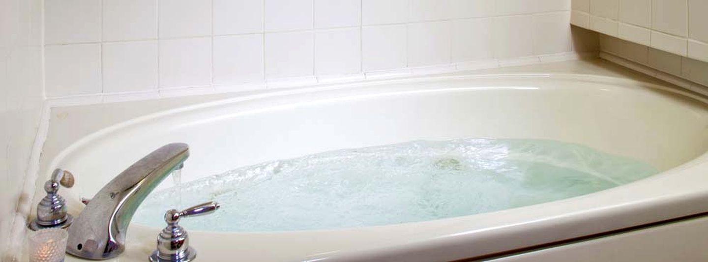 Romantic Couples' Getaway with Jacuzzi Bathtub in Mad River Valley, Vermont