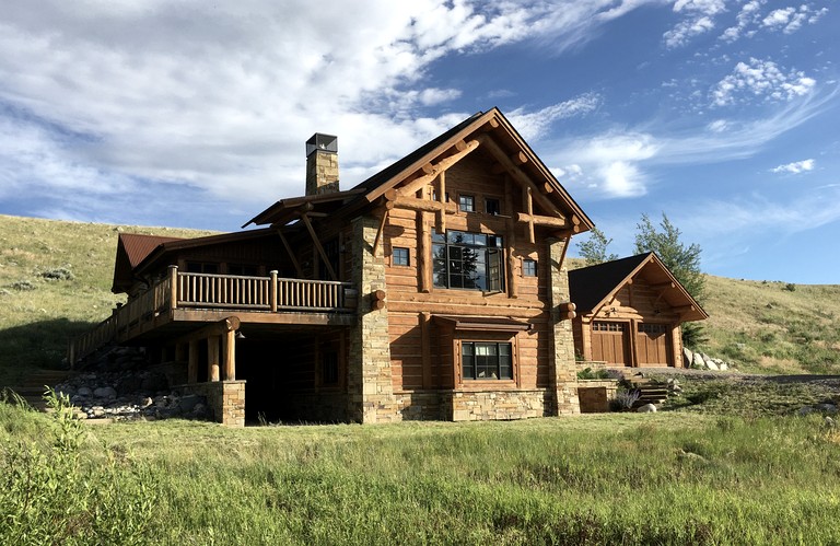 Scenic Creekside Lodge with Decks and Madison River Access near Yellowstone, Ennis Montana