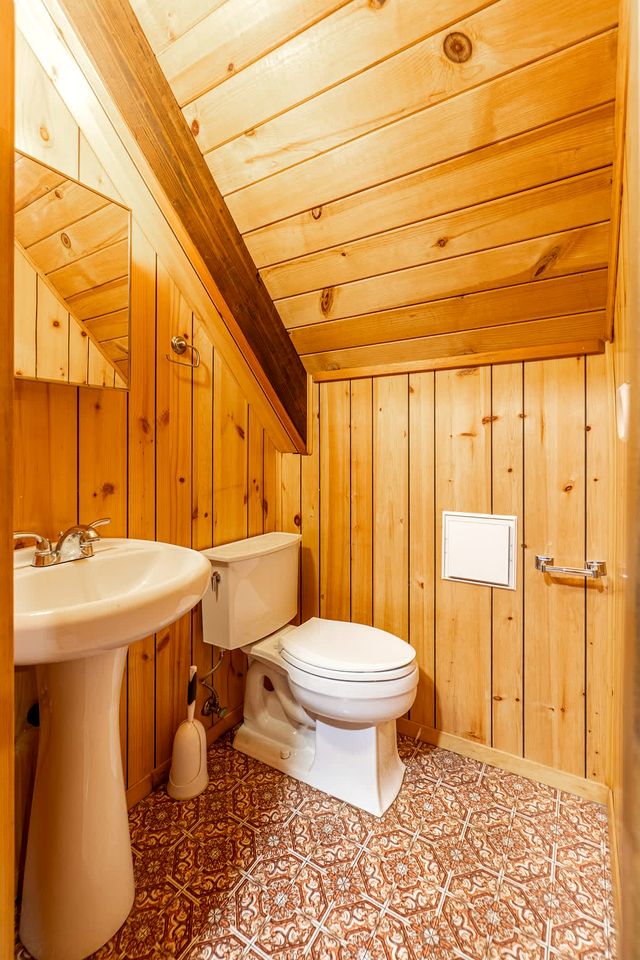 Cozy A-Frame Cabin with Loft Movie Nights | Pet-Friendly Retreat Near Beaches & Trails, Tahoma, CA