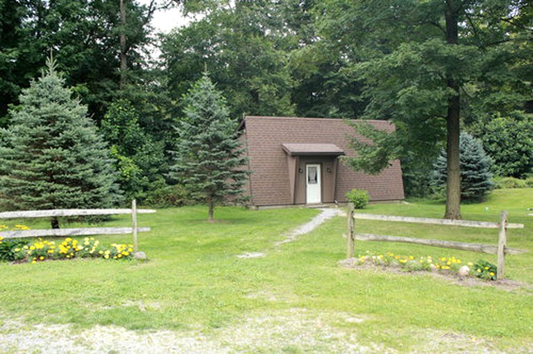 Cabins (Jamestown, Pennsylvania, United States)