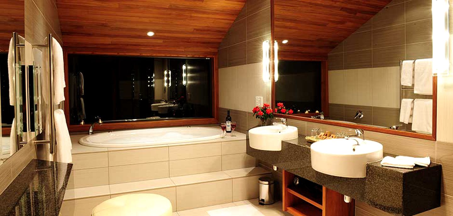Sleek Holiday Accommodation for a Getaway in Collingswood, New Zealand