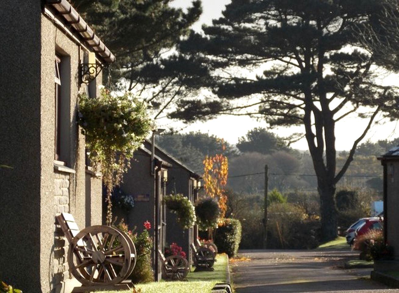 Fully Equipped and Secluded Camping Lodge with Access to an Indoor Pool  in Marazion, England