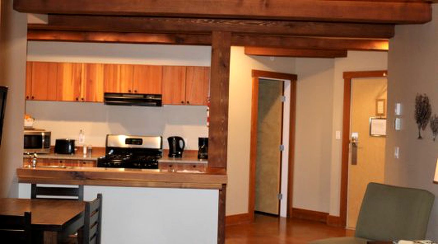 Waterfront Suite with Jetted Bathtub near Long Beach, British Columbia