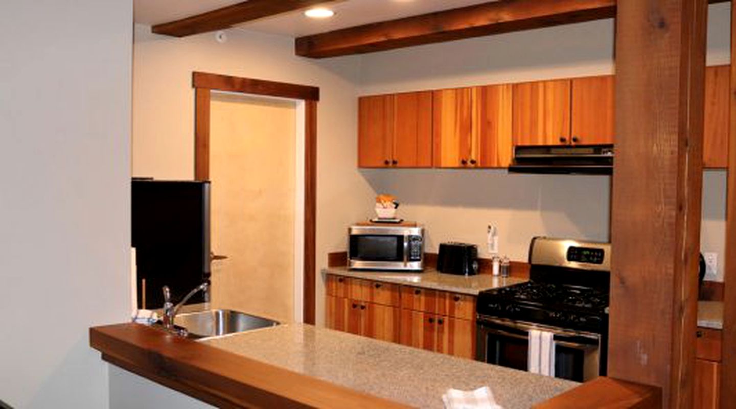 Waterfront Suite with Jetted Bathtub near Long Beach, British Columbia