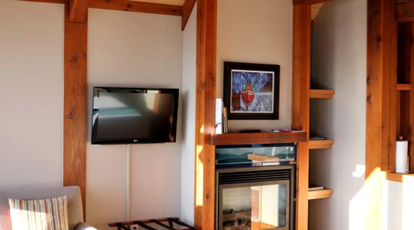 Pet-Friendly Accommodation Overlooking the Harbor in Ucluelet, British Columbia
