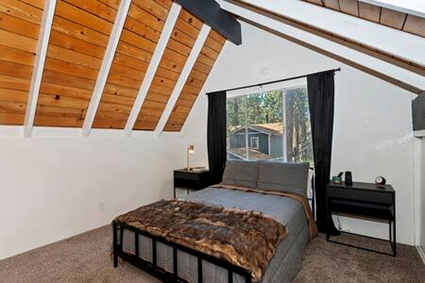 Modern Cabin Ideal for a Family Escape in Big Bear, California