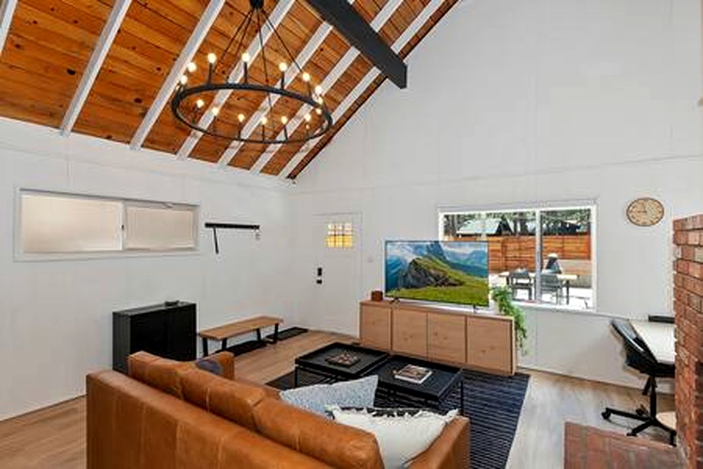 Modern Cabin Ideal for a Family Escape in Big Bear, California