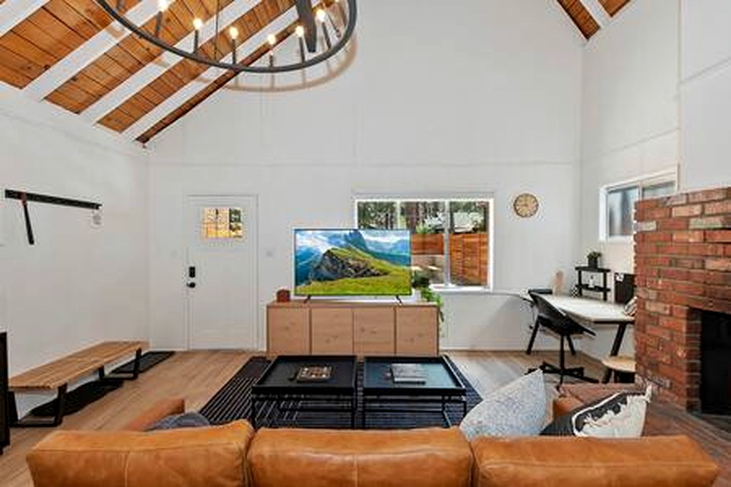 Modern Cabin Ideal for a Family Escape in Big Bear, California