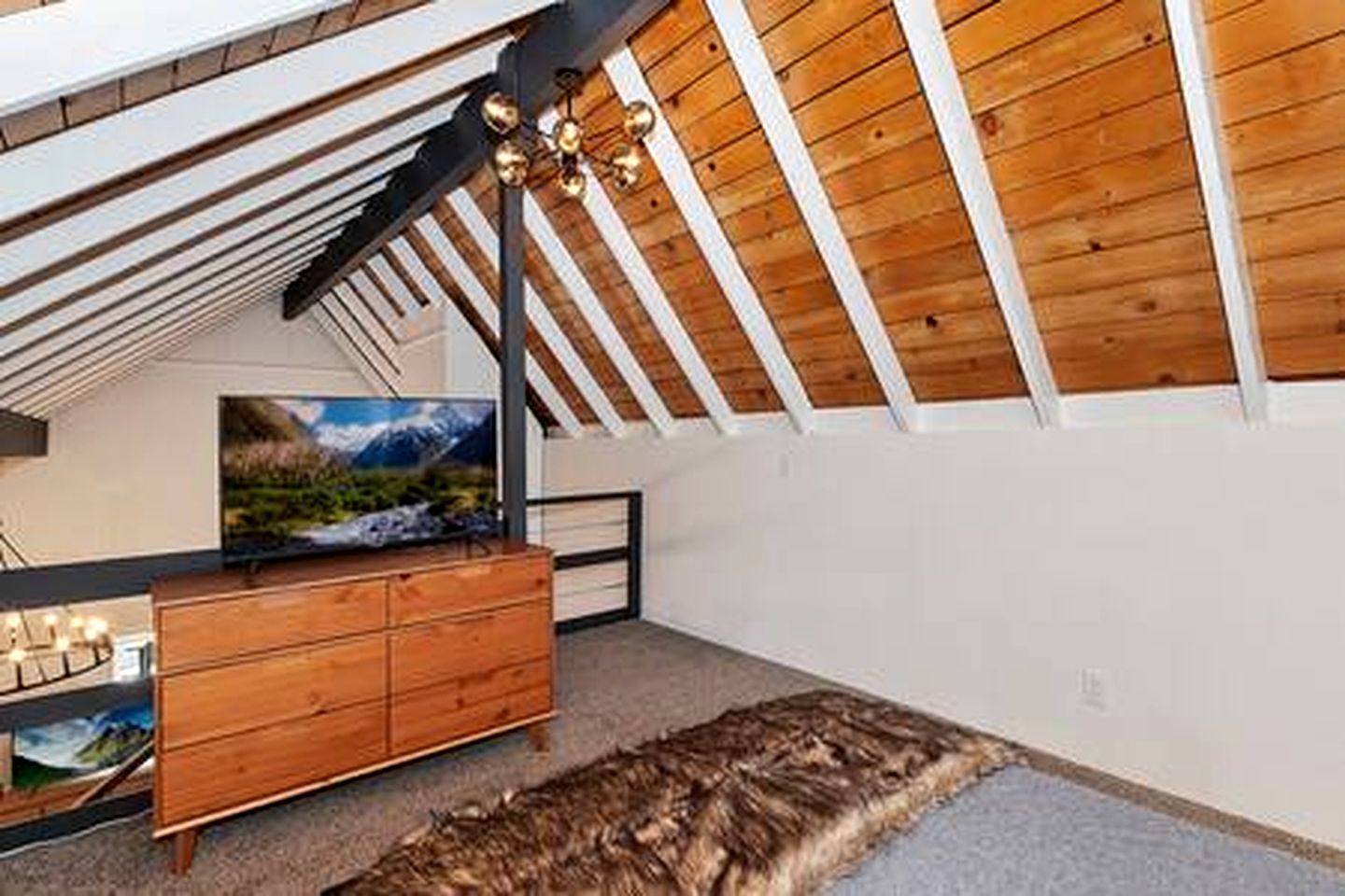 Modern Cabin Ideal for a Family Escape in Big Bear, California