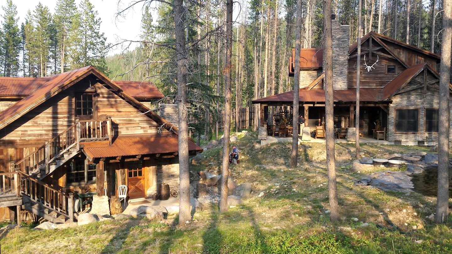 Cabins (Anaconda, Montana, United States)