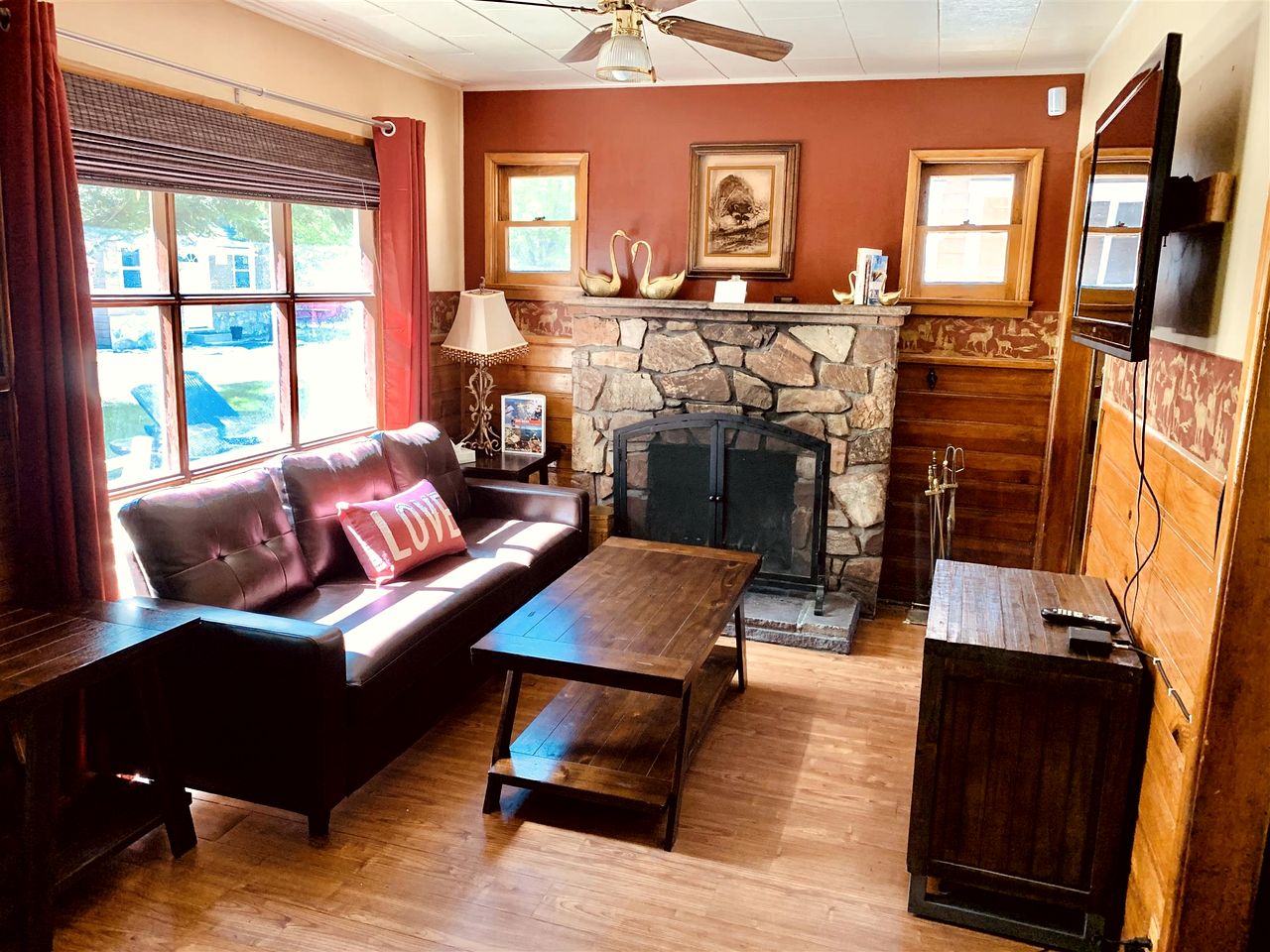 Pet Friendly Cabin with WiFi and Fireplace, Perfect for a Cozy Weekend at Big Bear Lake