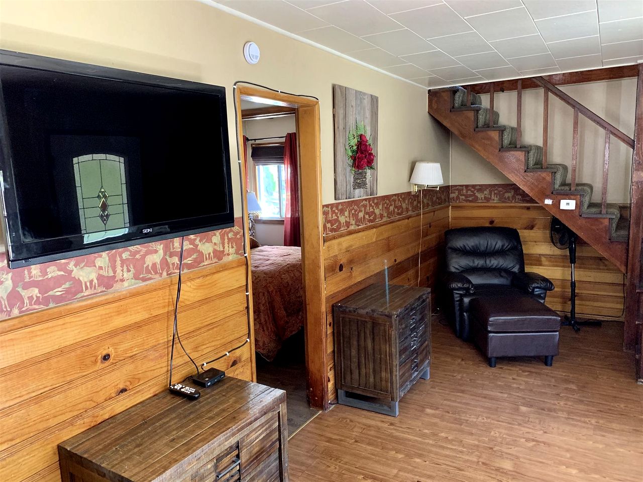 Pet Friendly Cabin with WiFi and Fireplace, Perfect for a Cozy Weekend at Big Bear Lake