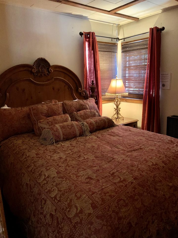 Pet Friendly Cabin with WiFi and Fireplace, Perfect for a Cozy Weekend at Big Bear Lake