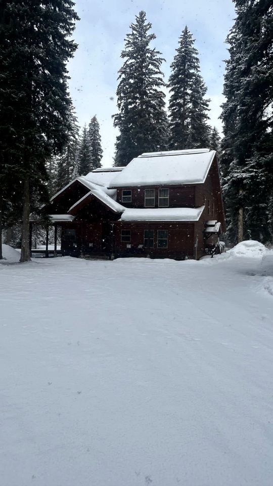 Charming Cabin Escape with Hot Tub & Wraparound Porch in McCall, Idaho
