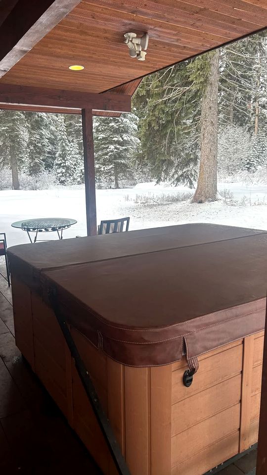 Charming Cabin Escape with Hot Tub & Wraparound Porch in McCall, Idaho