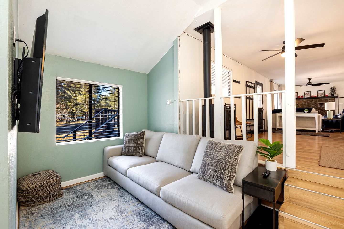 Fully Equipped Cabin with Fireplace and Grill for a Cozy Weekend in Flagstaff, Arizona