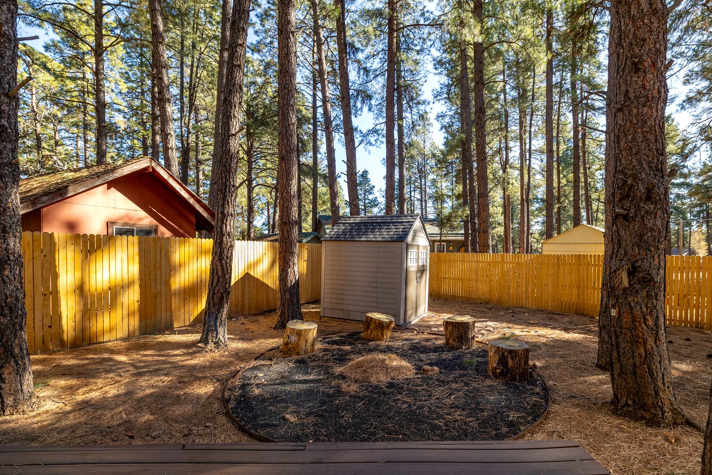 Fully Equipped Cabin with Fireplace and Grill for a Cozy Weekend in Flagstaff, Arizona