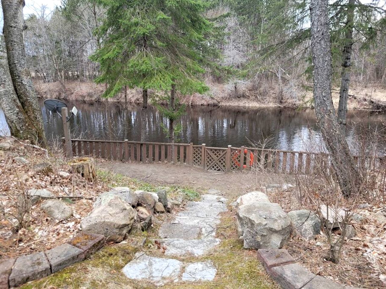 Scenic Burnt River Cottage with River Views and Outdoor Gazebo, Near Fenelon Falls and Bobcaygeon, Ontario